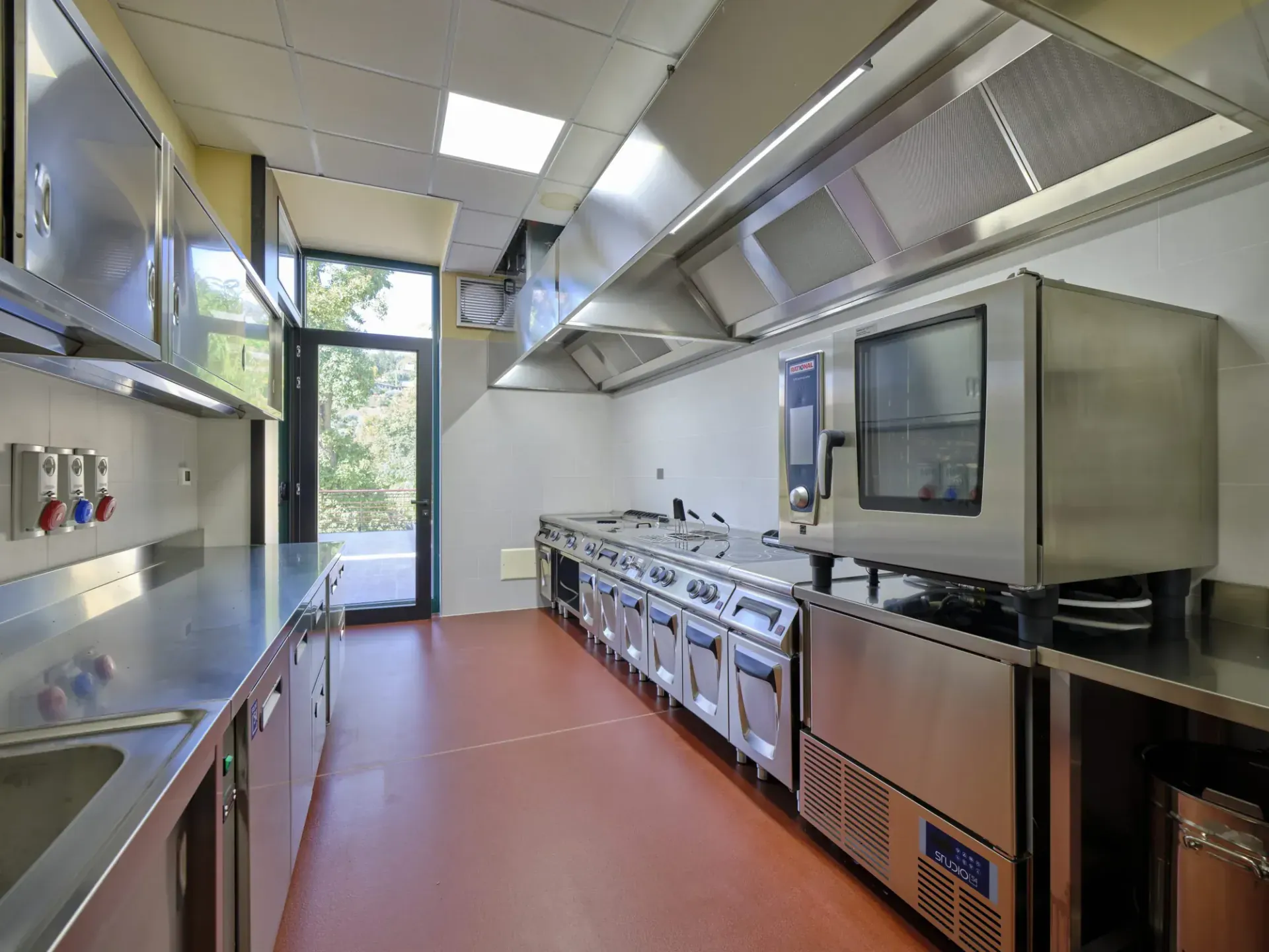 Cantina Vini Colombo sul lago di Garda, VR, foto 19. Progetto di Riccardo Bandera Architetto