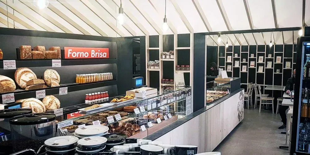 Forno Brisa Castiglione: bar, caffetteria e pizza in un unico ambiente a Bologna, BO, foto 1. Progetto di Riccardo Bandera Architetto
