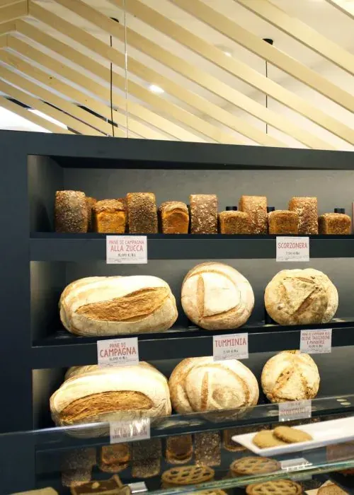 Forno Brisa Castiglione: bar, caffetteria e pizza in un unico ambiente a Bologna, BO, foto 2. Progetto di Riccardo Bandera Architetto