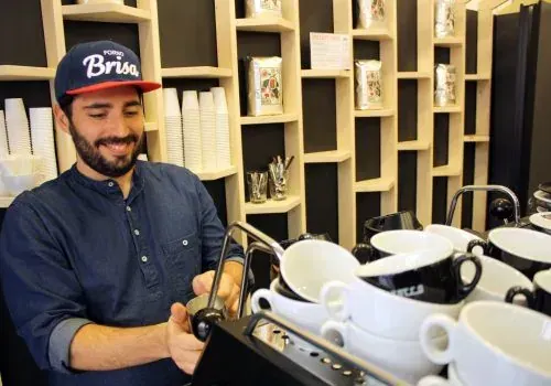 Forno Brisa Castiglione: bar, caffetteria e pizza in un unico ambiente a Bologna, BO, foto 8. Progetto di Riccardo Bandera Architetto