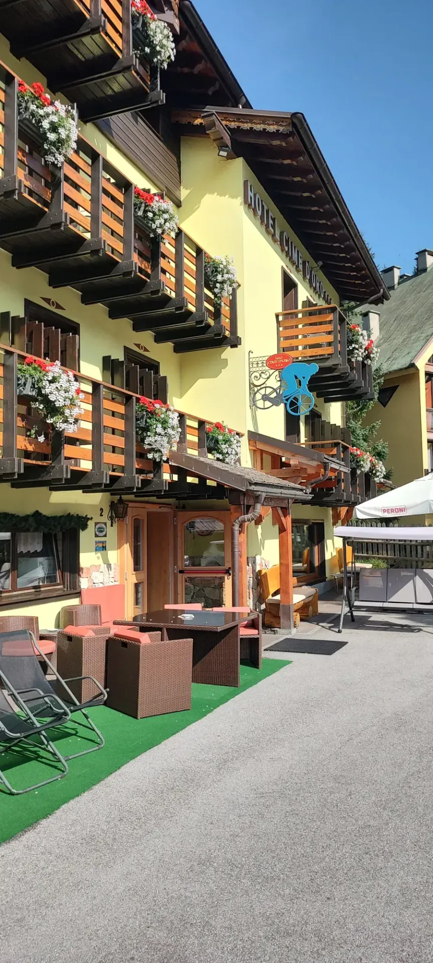 Hotel Cime D’Oro a Madonna di Campiglio, TN, l’edificio prima dei lavori, foto 4