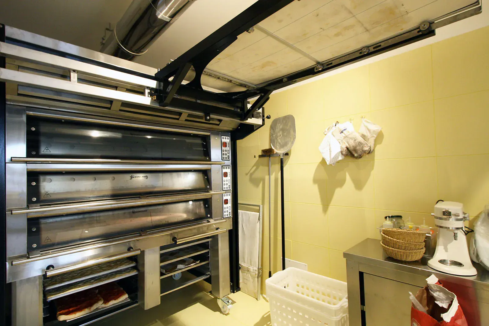 Panificio con laboratorio a vista a Roma, RM, foto 8. Progetto di Riccardo Bandera Architetto
