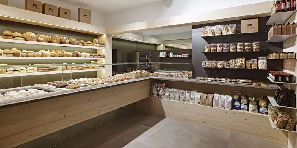 Panificio Moderno Rivendita a Isera, TN, foto 1. Progetto di Riccardo Bandera Architetto