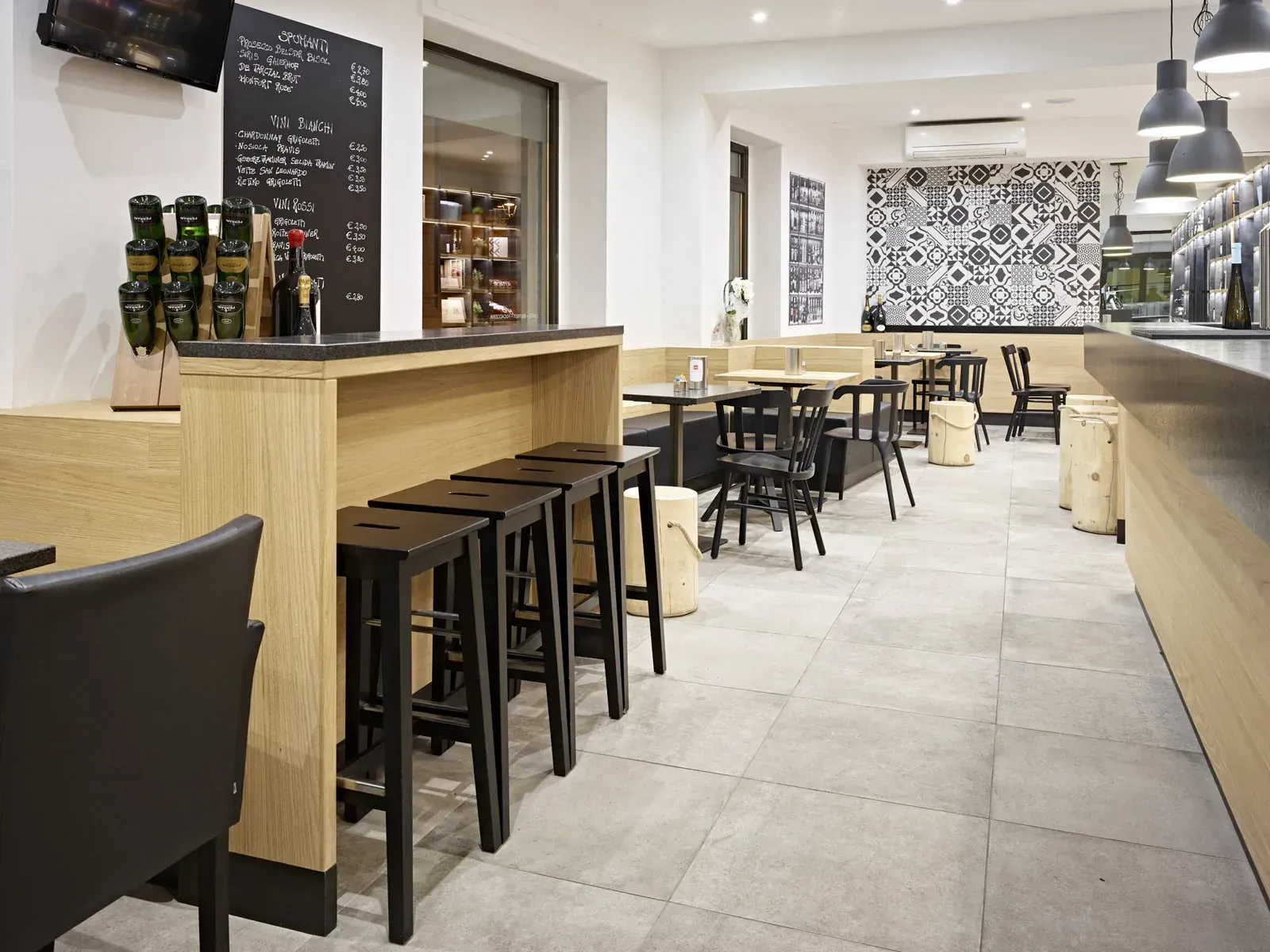Progetto di interni per Caffé De Min a Rovereto, TN, foto 3. Progetto di Riccardo Bandera Architetto