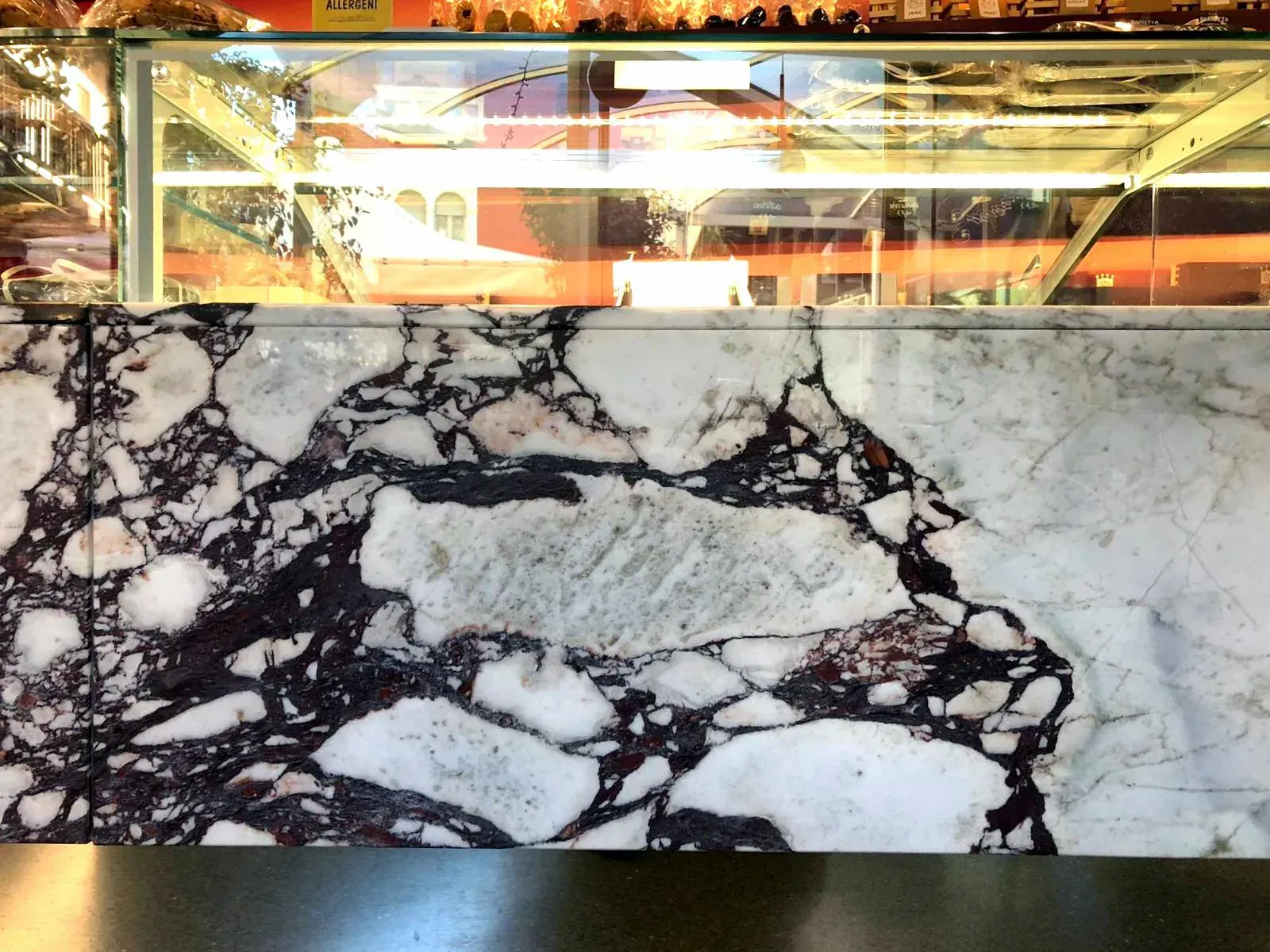 Progetto di interni per la Pasticceria Zaffiro a Rovereto, TN, foto 2. Progetto di Riccardo Bandera Architetto