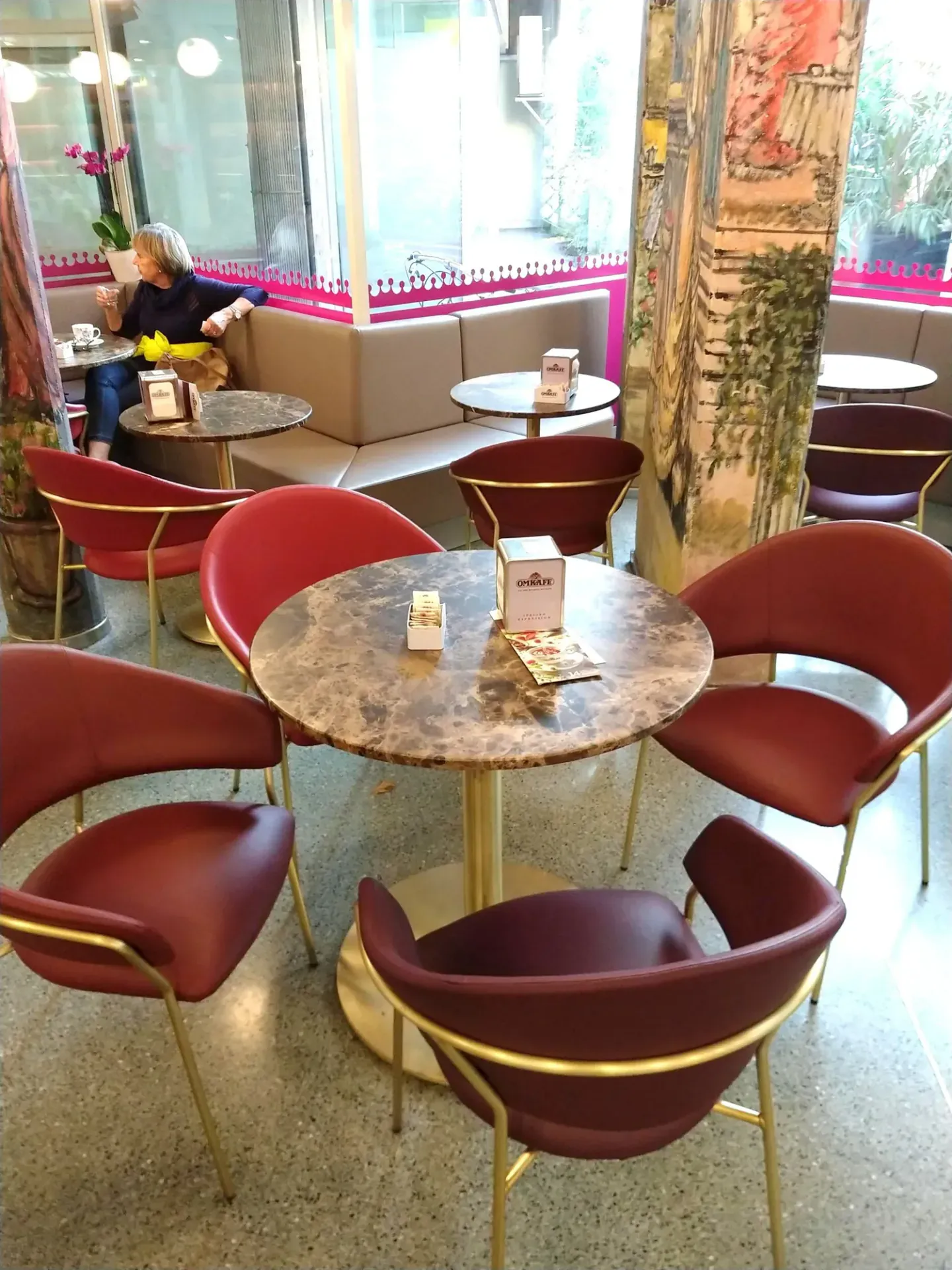 Progetto di interni per la Pasticceria Zaffiro a Rovereto, TN, foto 3. Progetto di Riccardo Bandera Architetto