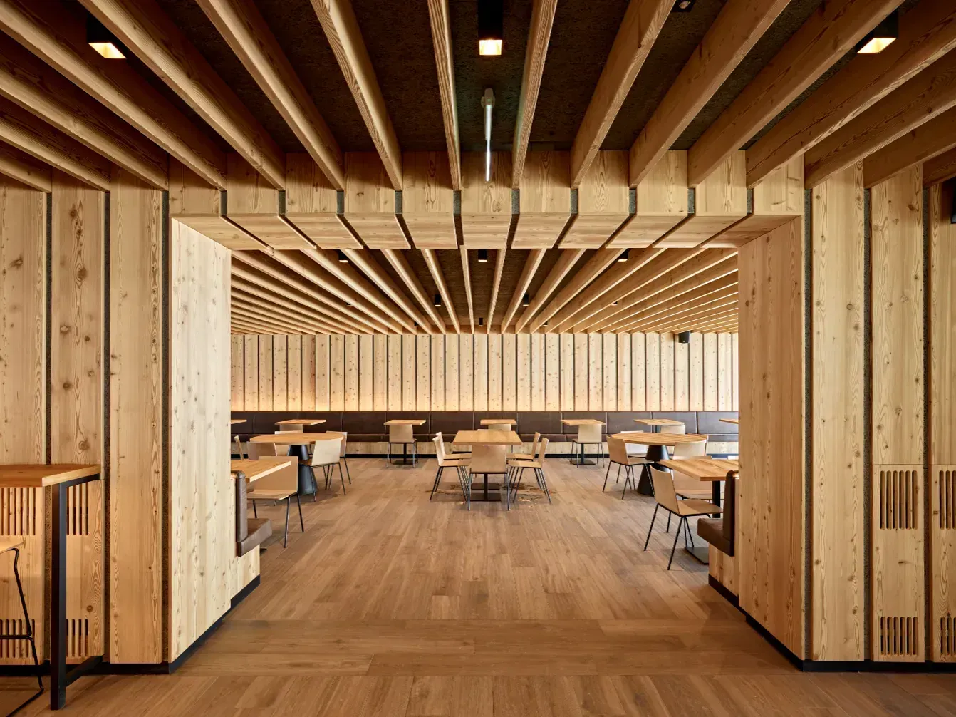 Ristorante alpino a Polsa di Brentonico, Trento, foto 2. Progetto di Riccardo Bandera Architetto