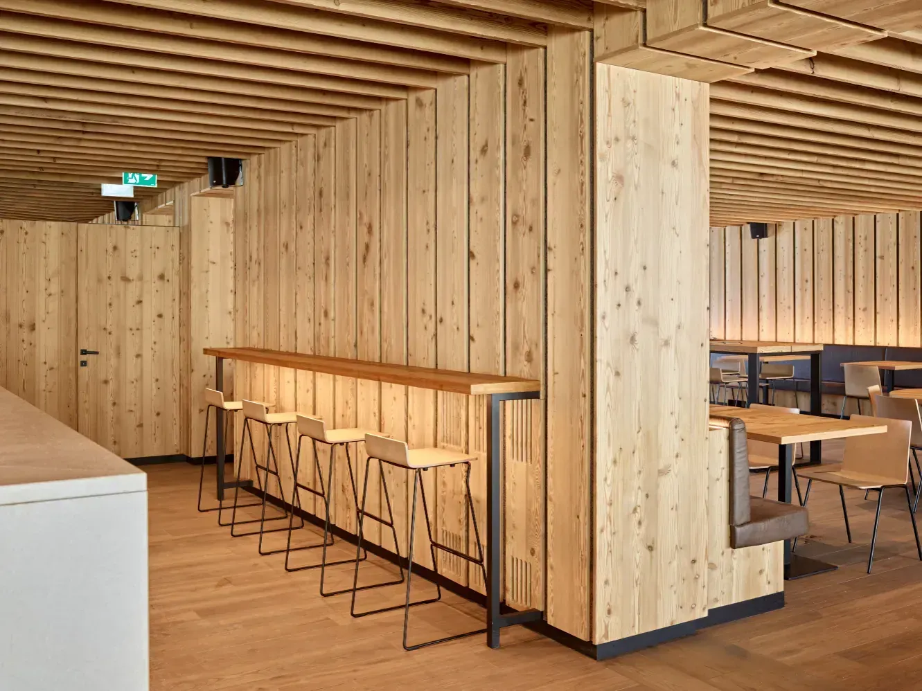 Ristorante alpino a Polsa di Brentonico, Trento, foto 4. Progetto di Riccardo Bandera Architetto