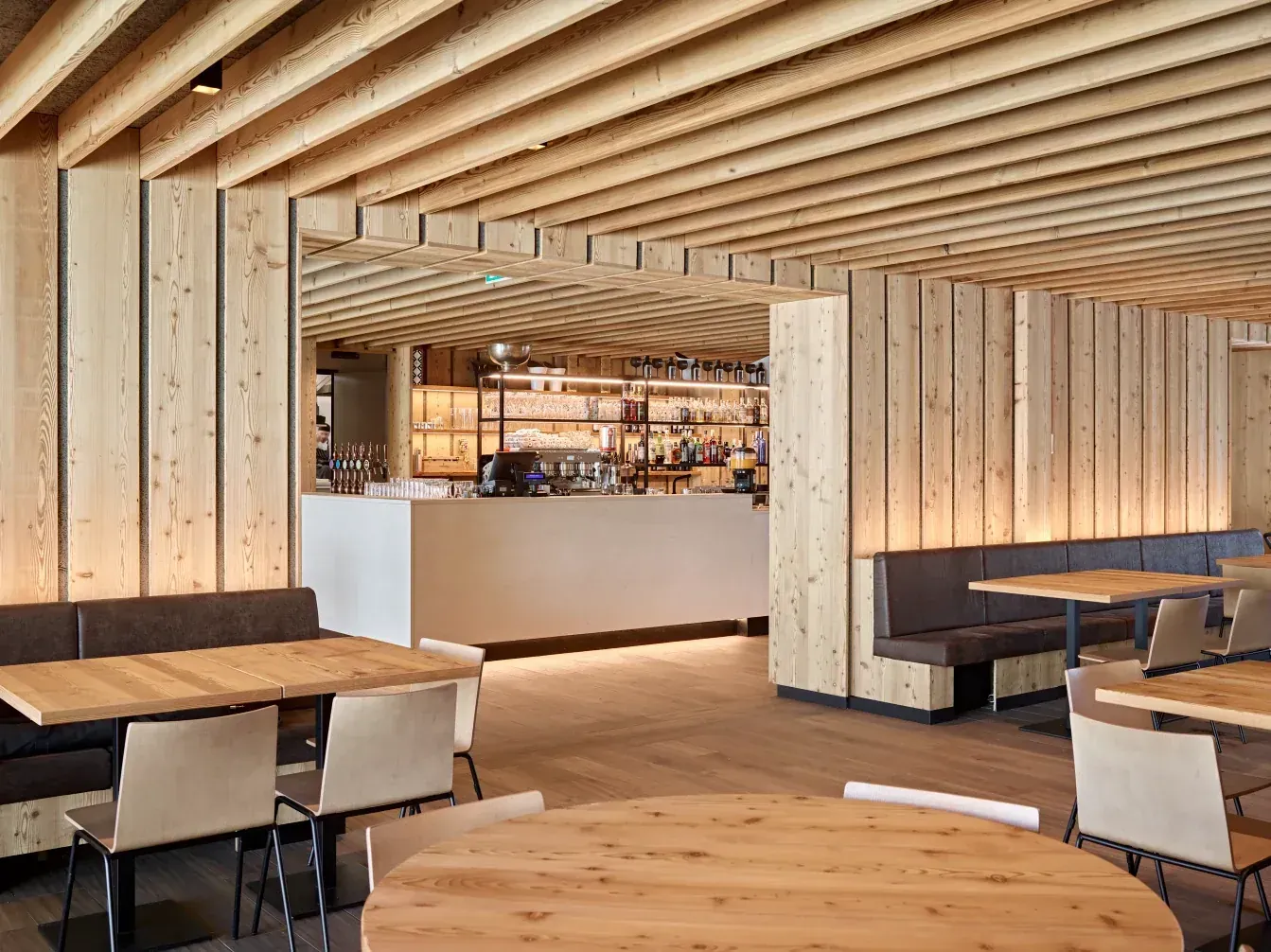 Ristorante alpino a Polsa di Brentonico, Trento, foto 7. Progetto di Riccardo Bandera Architetto