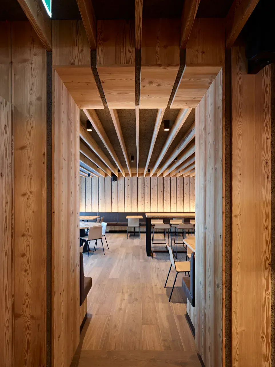 Ristorante alpino a Polsa di Brentonico, Trento, foto 15. Progetto di Riccardo Bandera Architetto