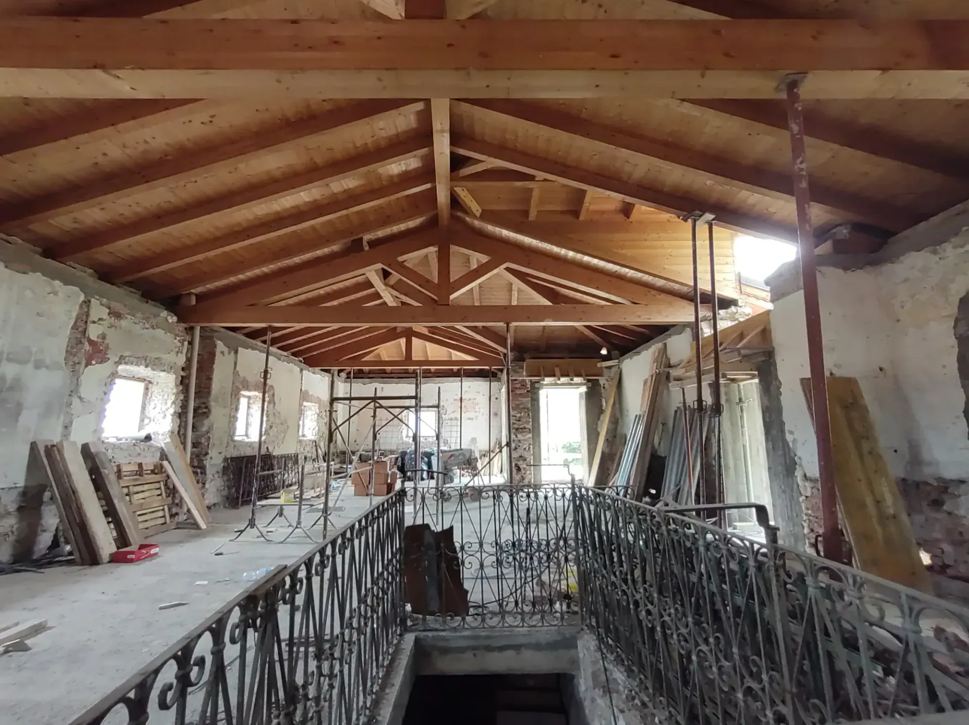 Ristrutturazione attico con soppalco e giardino a Isera, TN, foto di cantiere 6. Progetto di Riccardo Bandera Architetto
