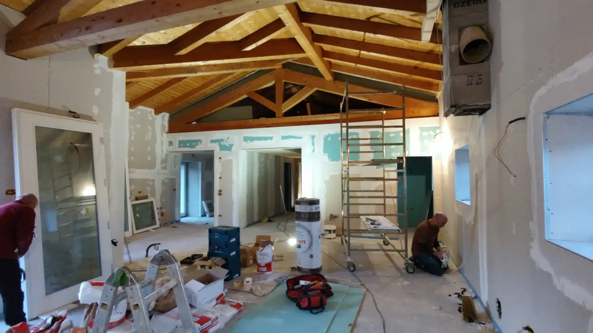 Ristrutturazione attico con soppalco e giardino a Isera, TN, foto di cantiere 10. Progetto di Riccardo Bandera Architetto