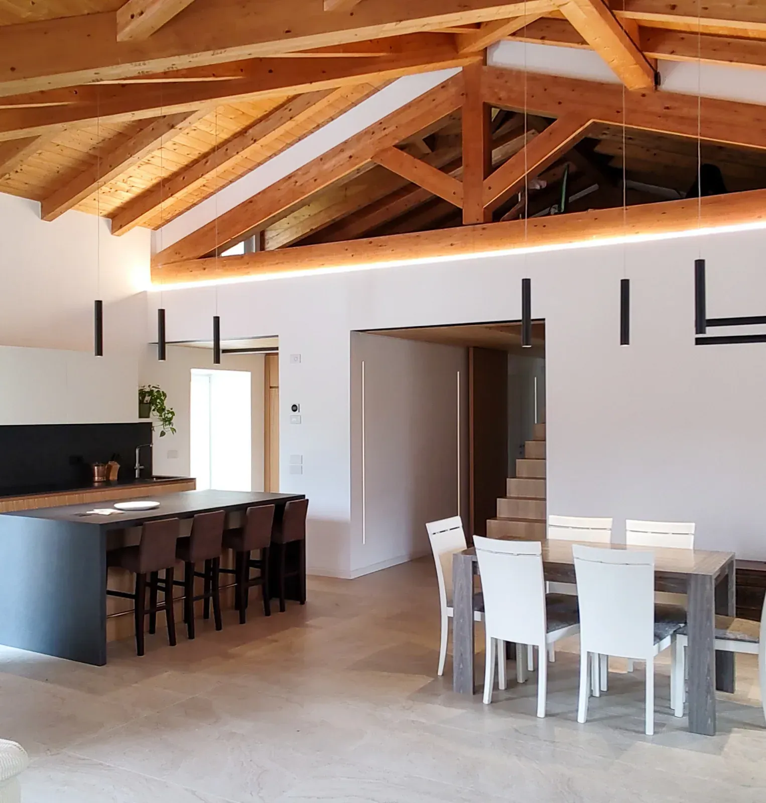 Ristrutturazione attico con soppalco e giardino a Isera, TN, foto 1. Progetto di Riccardo Bandera Architetto