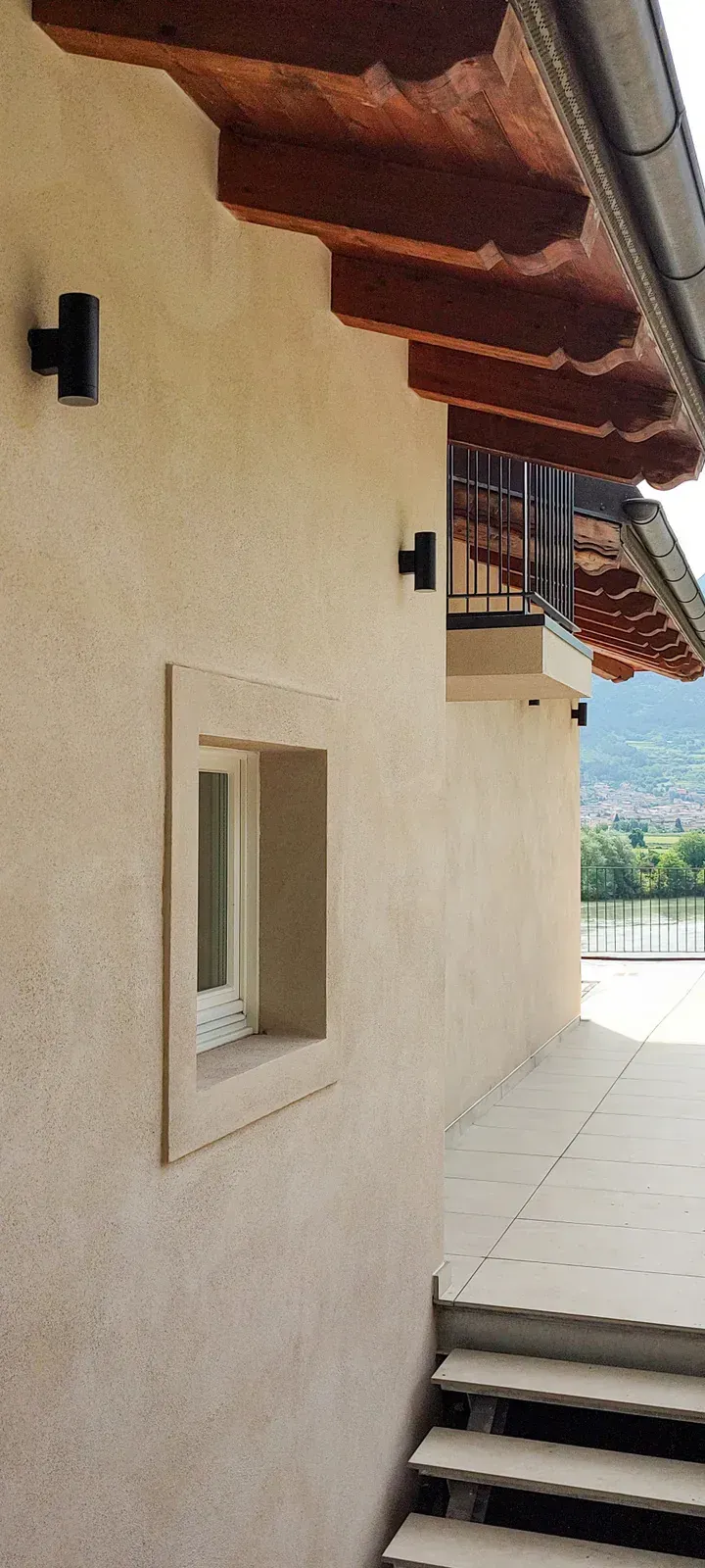 Ristrutturazione attico con soppalco e giardino a Isera, TN, foto 17. Progetto di Riccardo Bandera Architetto