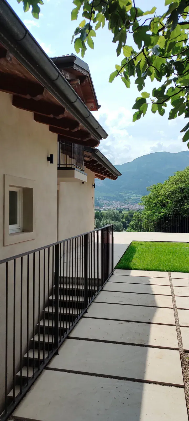 Ristrutturazione attico con soppalco e giardino a Isera, TN, foto 18. Progetto di Riccardo Bandera Architetto