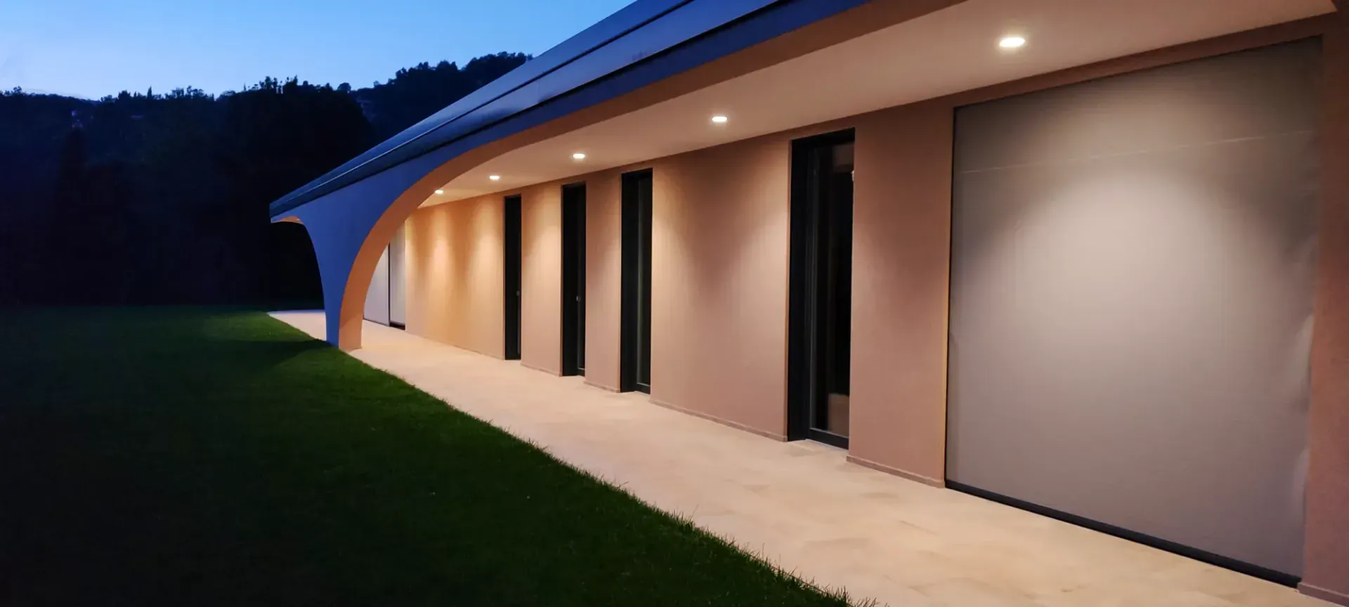 Villa con affaccio sul lago di Garda realizzata in legno a Verona, VR, foto 3. Progetto di Riccardo Bandera Architetto