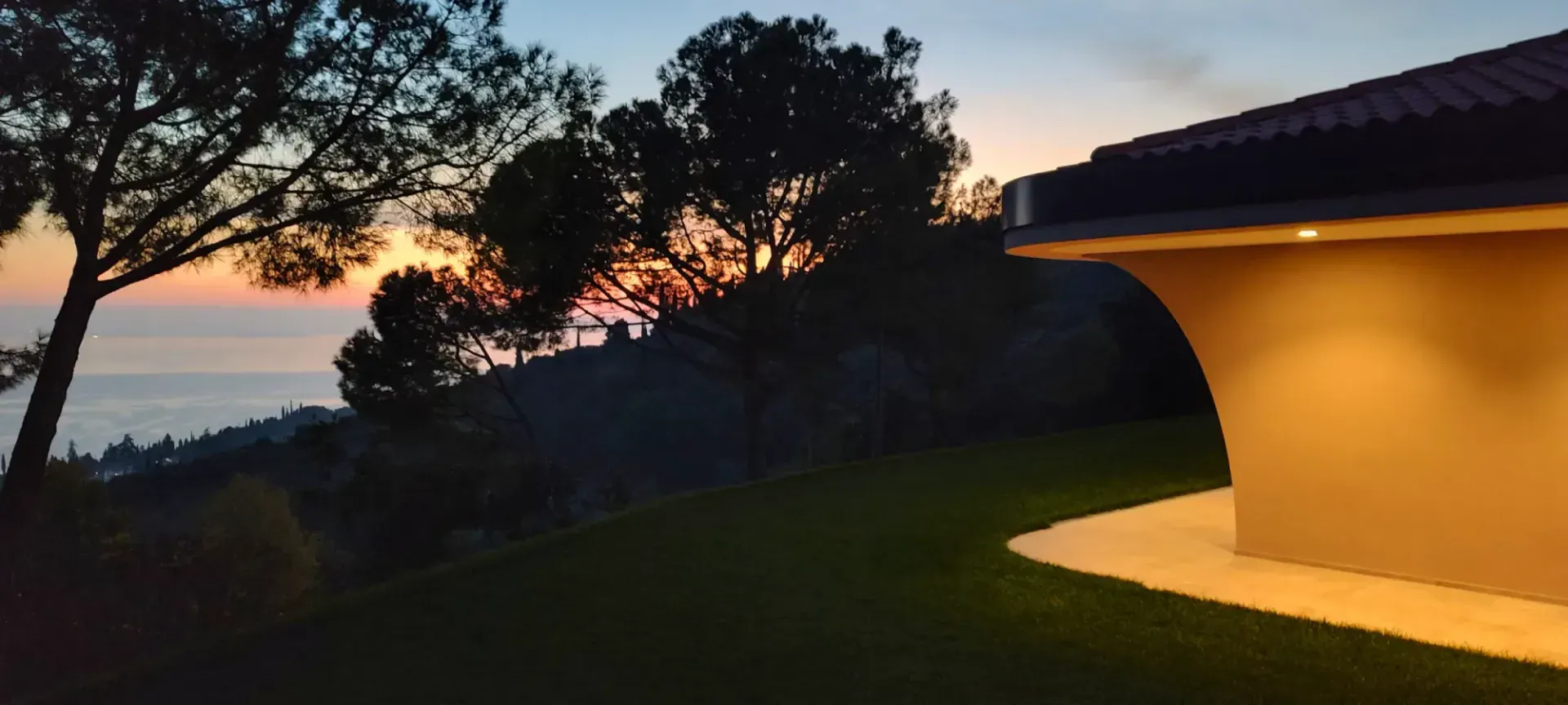 Villa con affaccio sul lago di Garda realizzata in legno a Verona, VR, foto 7. Progetto di Riccardo Bandera Architetto